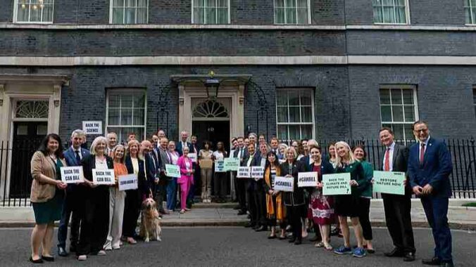 CAN Bill-supporting MPs and Peers delivering an open letter to the Prime Minister at 10 Downing Street, urging the Labour Government to support the Bill., tags: abgeordnete zu und - CC BY-SA