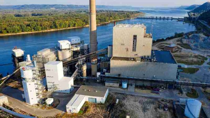 Aerial photograph of an industrial plant adjacent to a river in Genoa, WI, highlighting buildings and silos within a natural landscape., tags: zeigt die - pexel